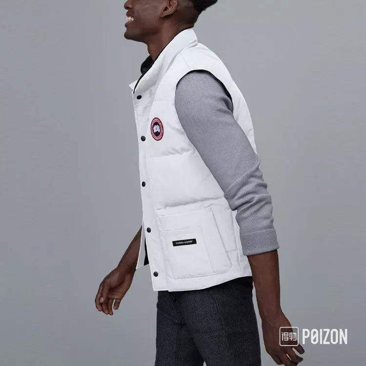 P340 Canada Goose Canada Goose#Freestyle Crew 4154M Men’s and Women’s Vest Down# ➖ Genuine synchronous anti-counterfeiting chip sensor! ➖ Imported Behringer embroidery machine to customize 10,000-needle embroidery logo! ➖ Imported 21-count polyester-cotton blended original fabric, using Feather-Light 10D waterproof coating fabric, made of 84.5% polyester fiber and 15.5% cotton, 100% the best feel in the entire network! ➖ The genuine official website uses the national standard 80 white duck down, and will never be misled by false claims such as 90 down or goose down! ➖ 100% nylon nylon lining with double double-layer sealing design to prevent velvet from running away. Top-grade polar fleece is used in the collar and pockets to keep warm and comfortable! ➖ Yoshida YKK provides original custom-made electroplated sliders. YKK two-way lockable zippers are tight and smooth and will not peel off paint! ➖ 3M composite original Velcro is durable, and all accessories and hardware are disassembled and customized! SIZE: XS S M L XL XXL [Attached: Size chart] Close